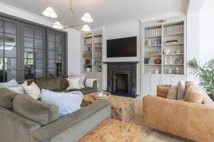 Luxury 6 Bedroom Period Home with Sauna and Gym