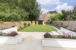 Luxury 6 Bedroom Period Home with Sauna and Gym