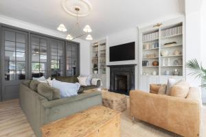 Luxury 6 Bedroom Period Home with Sauna and Gym