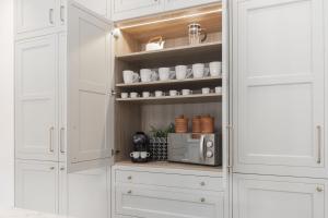 Luxury 6 Bedroom Period Home with Sauna and Gym