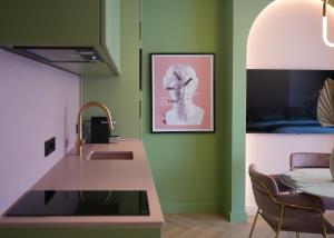 White Titanic - Pink