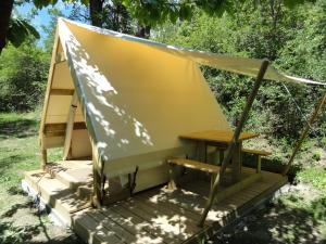 Campings Camping La Ferme de Castellane : Tente Adventure avec Salle de Bains Commune (2 Adultes) 