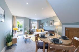 Peaceful & Spacious 2 Bed Home in Cheltenham