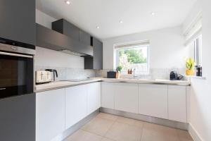 Peaceful & Spacious 2 Bed Home in Cheltenham
