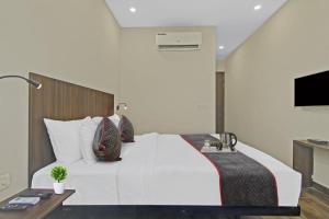 Townhouse Golden Frame near sec 62 noida