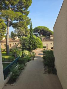 Charming air-conditioned studio with sea view