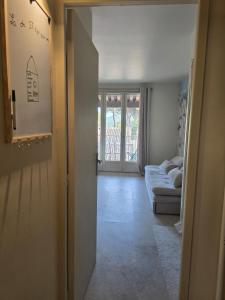 Charming air-conditioned studio with sea view