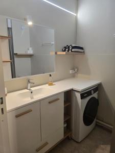 Charming air-conditioned studio with sea view