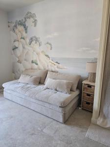 Charming air-conditioned studio with sea view