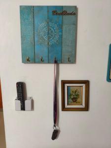 CASA EM CONDOMÍNIO- PRAIAS TOMBO E ASTÚRIAS NO GUARUJÁ - 2 quartos - 2 banheiros- ar cond - quintal - churrasqueira