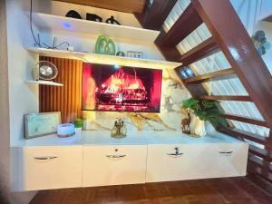 Bloomstone Urban Chill Cabin