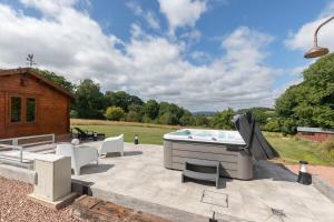 Beautiful Danford House & Lodge with Hot Tub
