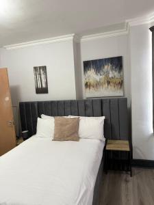 247 Serviced Rooms Self catering