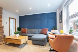 Beautiful Bath Road Retreat with Log Burner