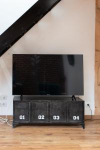 Loft Angouleme Gare 6 pers , WIFI ,TV , centre ville, calme