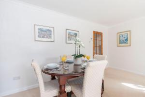 Tranquil Home on Leckhampton Hill with EV Charger