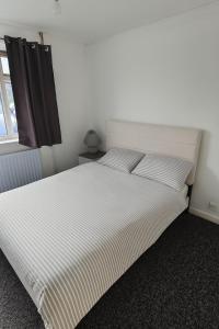 3-Bed Bungalow-Garden and Free Parking