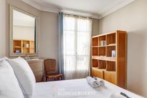 Cozy and Elegant Stay in Paris