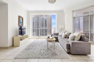 Spacious 2BR Apartment with Marina & Gulf Views