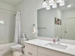 ATL Condo with King Bed Free Street Parking 525Pkwy217