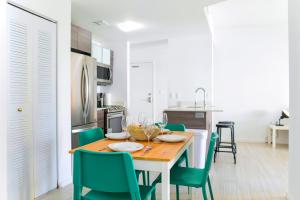 Contemporary Condo in Wynwood w Free Parking