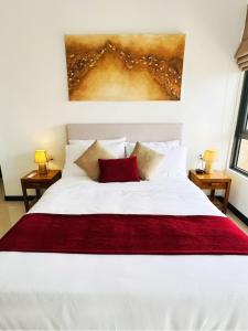 YAKA Trizen Luxury Apartments - 53rd and 51st Floor with Stunning Views