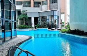 YAKA Trizen Luxury Apartments - 53rd and 51st Floor with Stunning Views