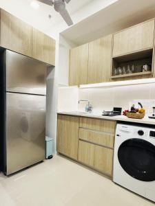 YAKA Trizen Luxury Apartments - 53rd and 51st Floor with Stunning Views