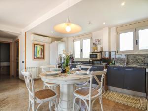 Los Condes Penthouse by Hello Homes Sitges