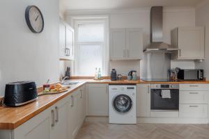 Parkstone Central by Grandeur Property