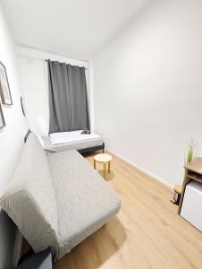 Spacious Apartment for Group Stays - 15 Min from Airport & City Center, 5 Min from Vienna Main-Bus Station EZ11