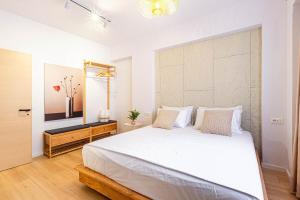 Dhermis Icon Big 1BR Ap 14