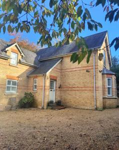 Charming gated cottage 3 Beds 2 Baths 2 cars - Ubytování bez kategorie ve městě Henley-on-Thames