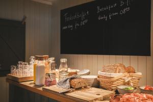 BREEZE Hotel Victoria - Self-Service