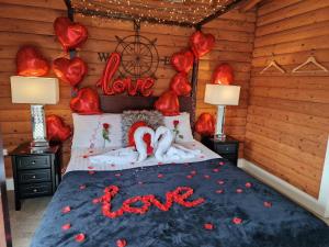 Kaoglen-Stags-Hot tub-Cairngorms-Pet Friendly