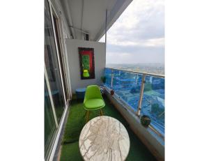 Dream Vibes Studio Apartment-Gaur City Center