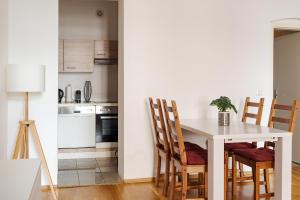 True Austrian Experience Apartment in Landstraße - Wien Mitte Station