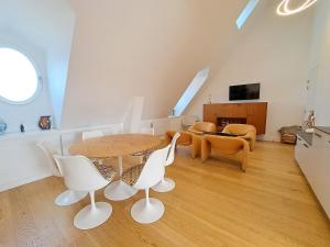 Loft darchitecte - vue sur port et deco vintage