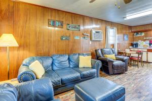 Shared Dock and Yard Greers Ferry Lake Home!