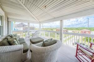 K0013 Dunes for Days - Spectacular Oceanfront, Hot Tub & Rec Room! Pets OK!