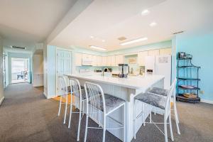 K0013 Dunes for Days - Spectacular Oceanfront, Hot Tub & Rec Room! Pets OK!