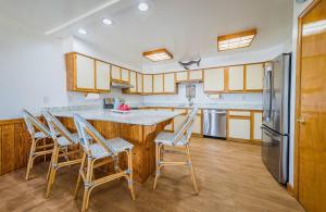 K0032 Fish & Ships - Soundfront Oasis! Waterfront, AMAZING VIEWS! Partial Stays