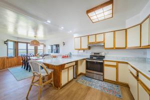 K0032 Fish & Ships - Soundfront Oasis! Waterfront, AMAZING VIEWS! Partial Stays