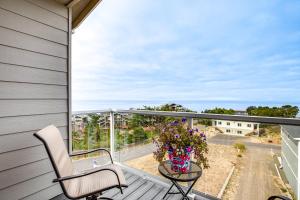 Walk to Beach WFH-Friendly Retreat in Tillamook!