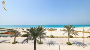 Aurora Loft Oasis - Chic Coastal Stay