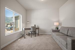 Wasatch Peak Chateau Unit A with Pool and Hot Tub