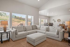 Wasatch Peak Chateau Unit A with Pool and Hot Tub