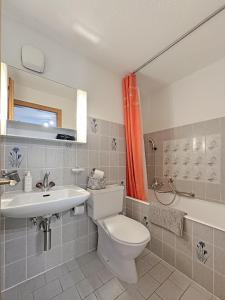 Les Mayens de lOurs - At the foot of Piste de lOurs slope!