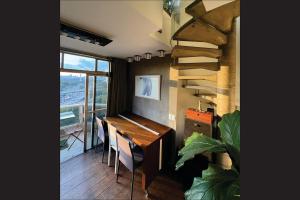 Apartamento duplex com muito charme próximo ao Parque Ibirapuera