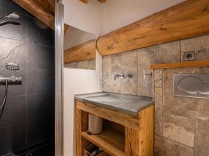 Chalet traditionnel 5 chambres, 10 pers, parking, terrasse, proche La Balme - FR-1-459-210